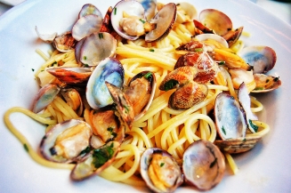 Spaghetti vongole (clams).
